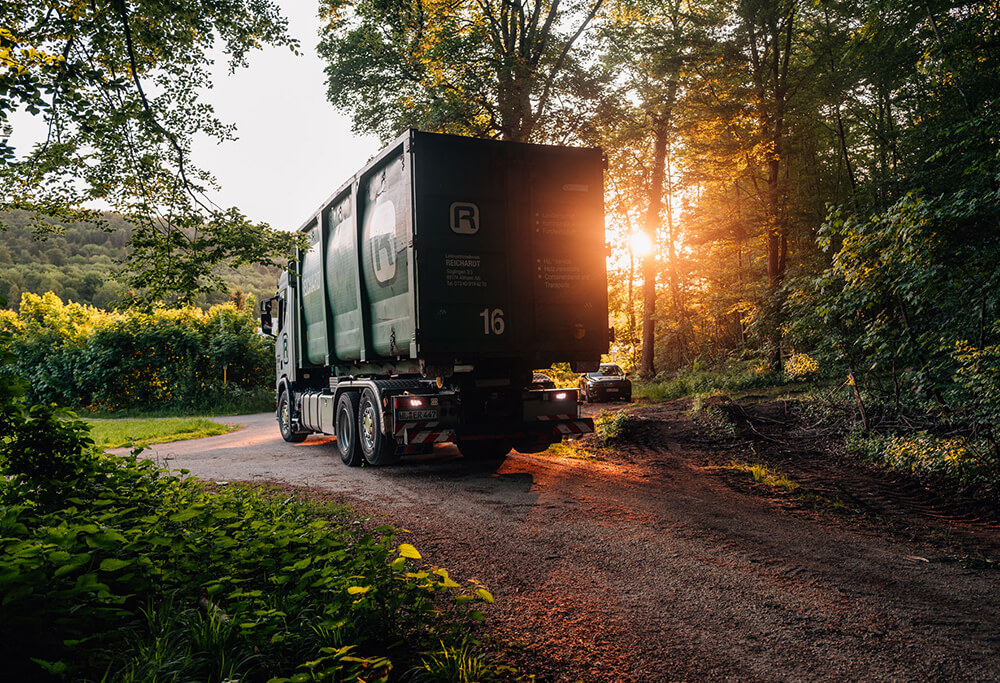 Reichardt-Lohnunternehmen-Forstwirtschaft-Abtrasport-Hackgut-LKW LKW zum Abtransport des Hackgutes