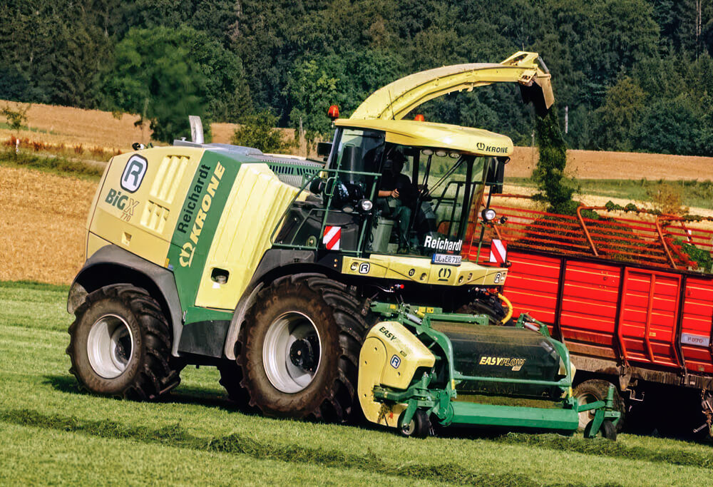 Lohnunternehmen Reichardt bietet Ernte mit der Erntemaschine Big X von Krone an